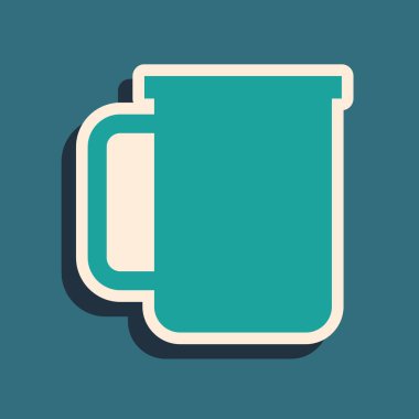 Yeşil Kahve fincan düz simgesi mavi arka plan üzerinde izole. Çay bardağı. Sıcak içecek kahve. Uzun gölge stili. Vektör İllüstrasyonu