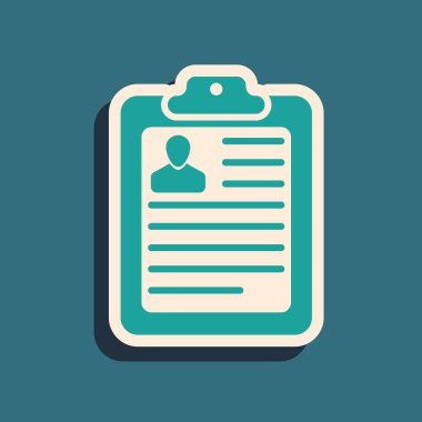 Mavi arka planda yalıtılmış özgeçmiş simgesine sahip yeşil pano. Cv başvurusu. Özgeçmiş, profil fotoğrafı ile iş başvuru formu. Uzun gölge stili. Vektör İllüstrasyonu