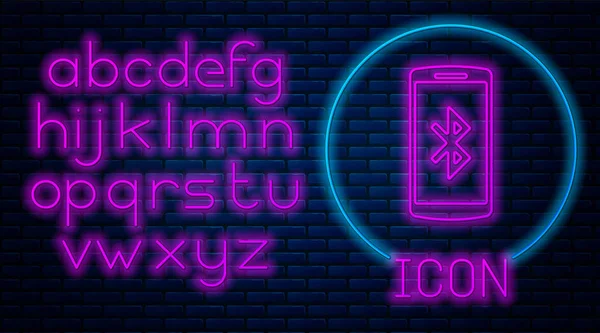 Glödande Neon smartphone med Bluetooth symbol ikonen isolerat på tegelvägg bakgrunden. Neonljus alfabetet. Vektor illustration — Stock vektor