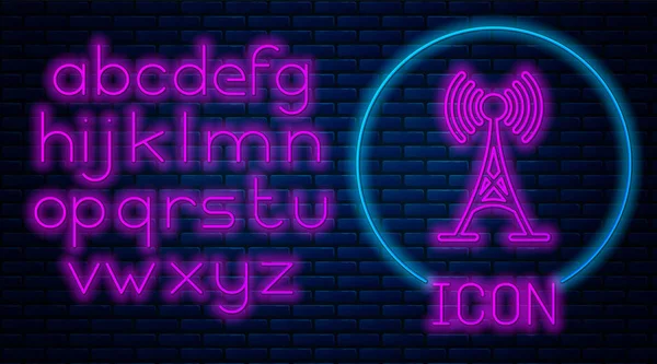 Glödande neonantenn ikon isolerad på tegelvägg bakgrund. Radio antenn trådlös. Teknik och nätverkssignal radioantenn. Neonljus alfabetet. Vektor illustration — Stock vektor