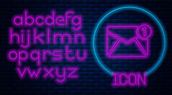 Świecąca ikona koperty Neon odizolowana na tle muru ceglanego. Odebrano koncepcję wiadomości. Nowa wiadomość e-mail przychodząca, SMS. Usługa dostarczania poczty. Neon światła alfabetu. Ilustracja wektorowa — Wektor stockowy