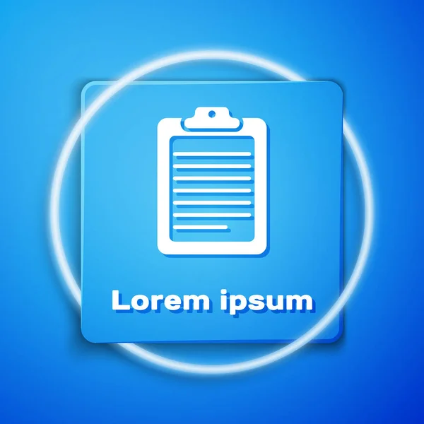 Portapapeles blanco con icono de documento aislado sobre fondo azul. Botón cuadrado azul. Ilustración vectorial — Archivo Imágenes Vectoriales