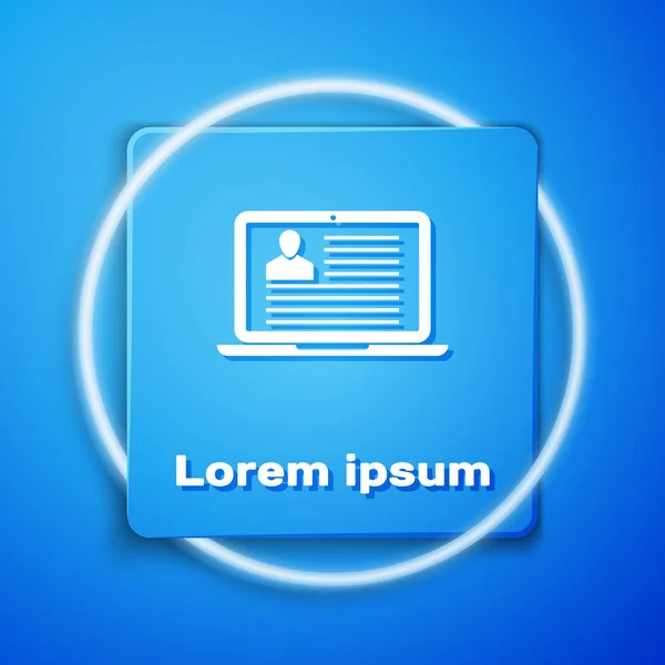 Mavi arka planda izole edilmiş özgeçmiş simgesine sahip Beyaz Dizüstü Bilgisayar. Cv başvurusu. Profesyonel personel aranıyor. Analiz personel devam. Mavi kare düğmesi. Vektör İllüstrasyonu — Stok Vektör