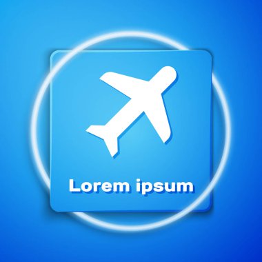 Mavi arka planda yalıtılmış Beyaz Düzlem simgesi. Uçan uçak simgesi. Uçak işareti. Mavi kare düğmesi. Vektör İllüstrasyonu