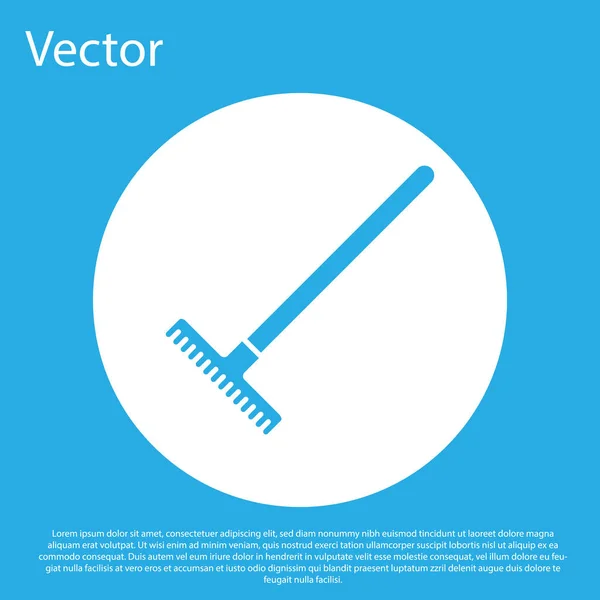 Blaues Gartenrechen-Symbol auf blauem Hintergrund. Werkzeug für Gartenbau, Landwirtschaft, Landwirtschaft. Bodenbearbeitung. Haushaltsgeräte. weißer Kreis-Knopf. Vektorillustration — Stockvektor