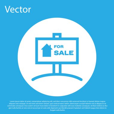 Mavi arka planda yalıtılmış satılık simgesi ile mavi asılı işareti. Satılık metin li tabela. Beyaz daire düğmesi. Vektör İllüstrasyonu
