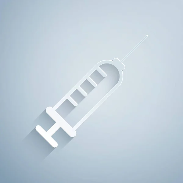 Κόψιμο χαρτιού το εικονίδιο της σύριγγας απομονώνεται σε γκρίζο φόντο. Σύριγγα για εμβόλιο, εμβολιασμό, ένεση, εμβόλιο γρίπης. Ιατρικός εξοπλισμός. Καλλιτεχνικό στυλ. Απεικόνιση διανυσματικών φορέων — Διανυσματικό Αρχείο