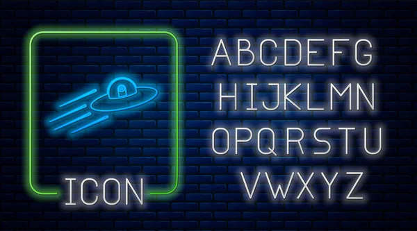 Neon incandescente UFO astronave volante e icona aliena isolata su sfondo muro di mattoni. Piattino volante. Nave spaziale aliena. Futuristico oggetto volante sconosciuto. Alfabeto della luce al neon. Illustrazione vettoriale — Vettoriale Stock