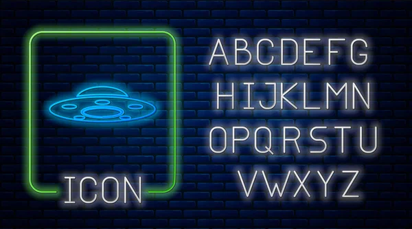 Icona luminosa al neon UFO astronave volante isolato su sfondo muro di mattoni. Piattino volante. Nave spaziale aliena. Futuristico oggetto volante sconosciuto. Alfabeto della luce al neon. Illustrazione vettoriale — Vettoriale Stock