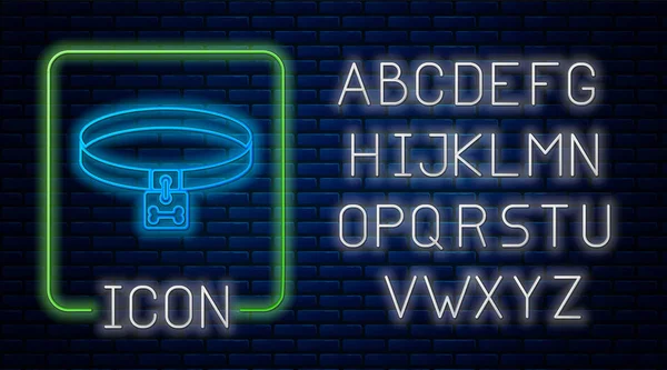 Colar de cachorro de néon brilhante com nome tag e ícone de placa óssea isolado no fundo da parede de tijolo. Suprimentos para animais domésticos. Cuidado com cães e gatos. Cadeias de cães de estimação. Alfabeto claro de néon. Ilustração vetorial — Vetor de Stock