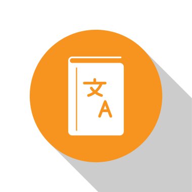 Beyaz Çevirmen kitap simgesi beyaz arka planda yalıtılmış. Sohbet konuşma balonu yabancı dil konuşma simgeleri. Kavram çevirisi. Turuncu daire düğmesi. Vektör İllüstrasyonu