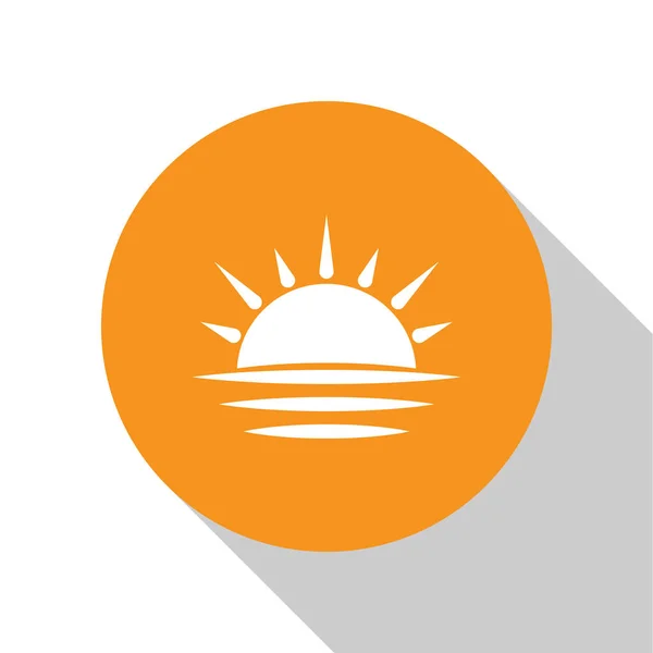 Ícone de pôr do sol branco isolado no fundo branco. Botão laranja círculo. Ilustração vetorial — Vetor de Stock