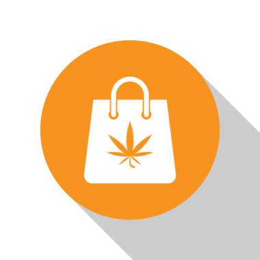 Beyaz arka planda izole edilmiş tıbbi marihuana ya da kenevir yaprağı ikonu dolu beyaz alışveriş torbası. Kenevir almak. Kenevir sembolü. Turuncu daire düğmesi. Vektör İllüstrasyonu