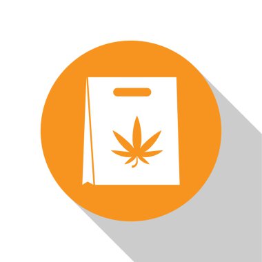 Beyaz arka planda izole edilmiş tıbbi marihuana ya da kenevir yaprağı ikonu dolu beyaz alışveriş torbası. Kenevir almak. Kenevir sembolü. Turuncu daire düğmesi. Vektör İllüstrasyonu