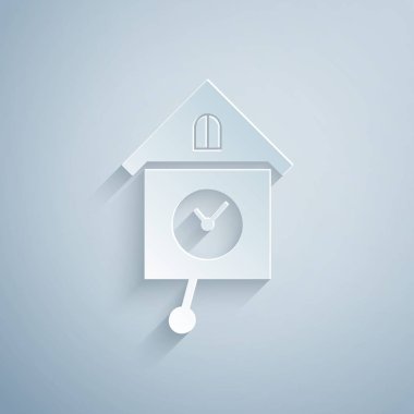 Kağıt kesilmiş Retro duvar saat simgesi gri arka plan üzerinde izole. Guguklu saat işareti. Antika sarkaçlı saat. Kağıt sanat tarzı. Vektör İllüstrasyonu