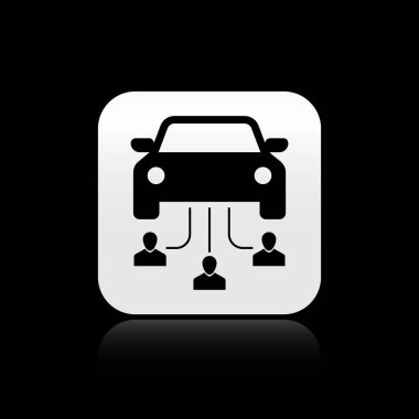 Siyah arka planda yalıtılmış bir grup insan simgesiyle siyah araba paylaşımı. Araba paylaşım işareti. Ulaşım kiralama hizmeti konsepti. Gümüş kare düğme. Vektör İllüstrasyonu
