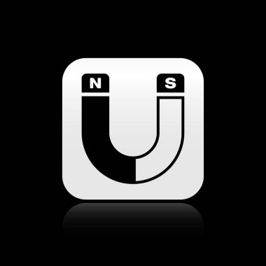 Siyah mıknatıs simgesi siyah arka plan üzerinde izole. At nalı mıknatısı, manyetizma, manyetize, çekim işareti. Gümüş kare düğme. Vektör İllüstrasyonu