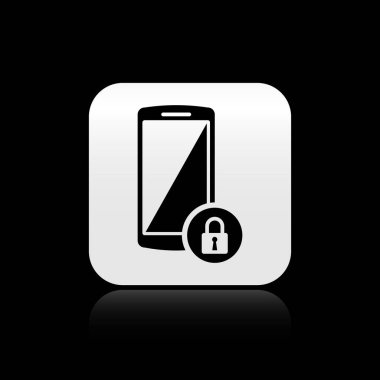Siyah arka planda izole edilmiş kapalı asma kilit simgesine sahip siyah akıllı telefon. Kilitli telefon. Mobil güvenlik, güvenlik, koruma konsepti. Gümüş kare düğme. Vektör İllüstrasyonu