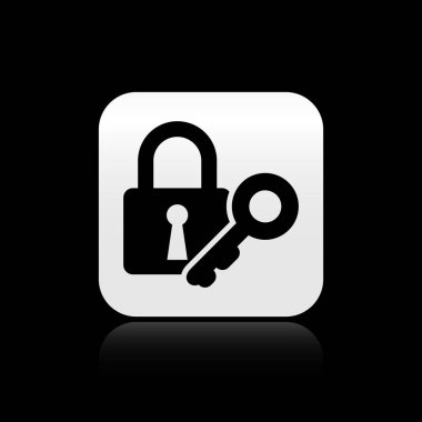 Siyah arka planda yalıtılmış Siyah Kilit ve anahtar simgesi. Asma kilit işareti. Güvenlik, güvenlik, koruma, gizlilik kavramı. Gümüş kare düğme. Vektör İllüstrasyonu
