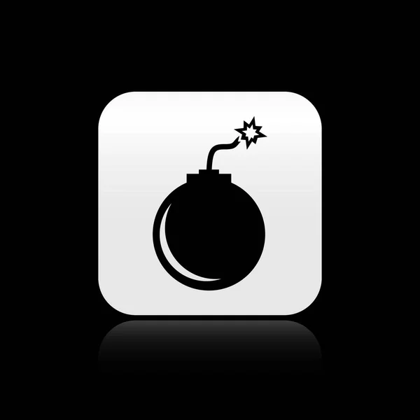 黑色炸弹准备爆炸图标孤立在黑色背景。银色方形按钮。矢量插图 — 图库矢量图片