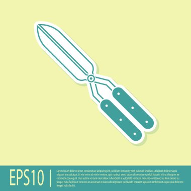 Yeşil Bahçe el yapımı makas sarı arka plan üzerinde izole simgesi kırpma için. Ahşap saplı budama makasları. Vektör İllüstrasyonu