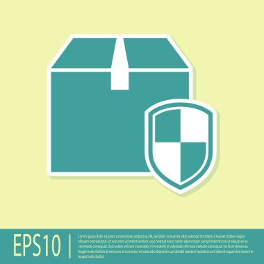 Yeşil Teslimat paketi güvenlik sembolü ile kalkan simgesi sarı arka planda izole. Teslimat sigortası. Kalkanın ötesindeki karton kutular sigortalı. Vektör İllüstrasyonu