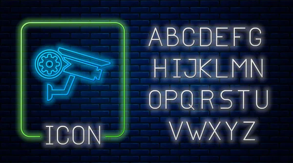 Brilhante neon Câmera de segurança e ícone de engrenagem isolado no fundo da parede de tijolo. Ajustar aplicativo, conceito de serviço, opções de configuração, manutenção, reparo, fixação. Alfabeto claro de néon. Ilustração vetorial — Vetor de Stock