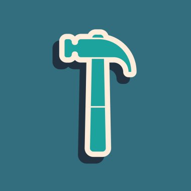 Yeşil Çekiç simgesi mavi arka plan üzerinde izole. Onarım aracı. Uzun gölge stili. Vektör İllüstrasyonu