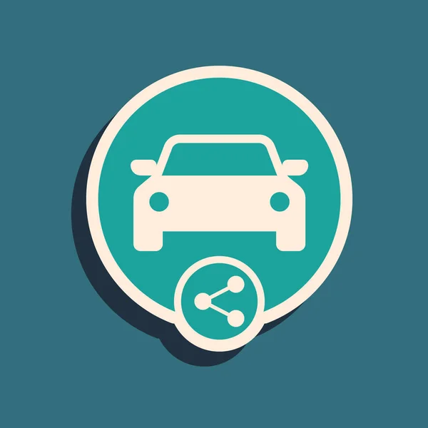 Groene autodelen icoon geïsoleerd op blauwe achtergrond. Carsharing teken. Transport verhuurservice concept. Lange schaduwstijl. Vector illustratie — Stockvector