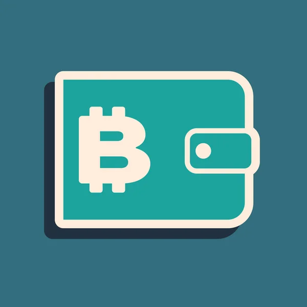 Grön kryptovaluta plånboks ikon isolerad på blå bakgrund. Plånbok och Bitcoin tecken. Gruv koncept. Pengar, betalning, kontanter, pay-ikonen. Lång skugg stil. Vektor illustration — Stock vektor