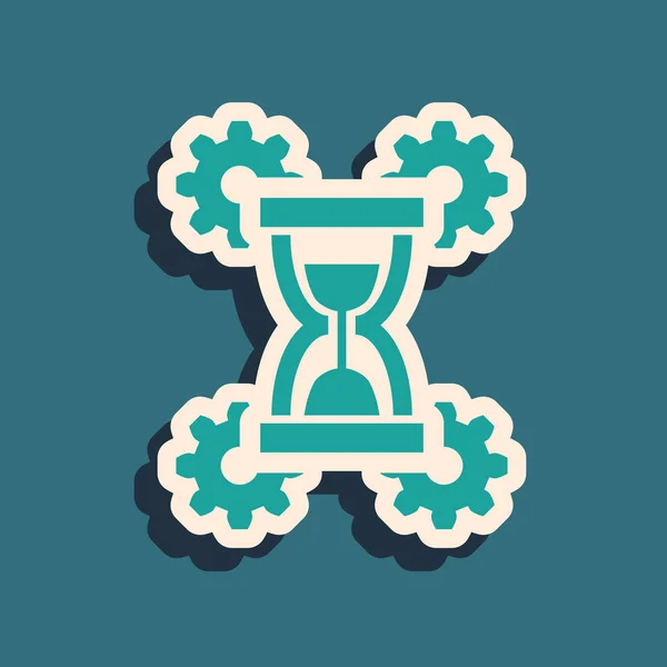 Reloj de arena verde e icono de engranaje aislado sobre fondo azul. Símbolo de gestión del tiempo. Icono del reloj y el engranaje. Símbolo de productividad. Estilo de sombra larga. Ilustración vectorial — Archivo Imágenes Vectoriales