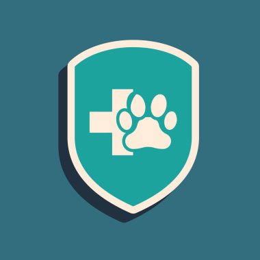 Yeşil Hayvan sağlık sigortası simgesi mavi arka plan izole. Evcil hayvan koruma simgesi. Köpek ya da kedi pençesi izi. Uzun gölge stili. Vektör İllüstrasyonu