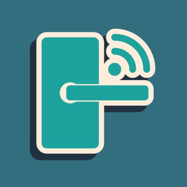 Mavi arka planda yalıtılmış simge kilidini açmak için kablosuz teknolojiye sahip Yeşil Dijital kapı kilidi. Kapı kolu işareti. Güvenlik akıllı ev. Uzun gölge stili. Vektör İllüstrasyonu