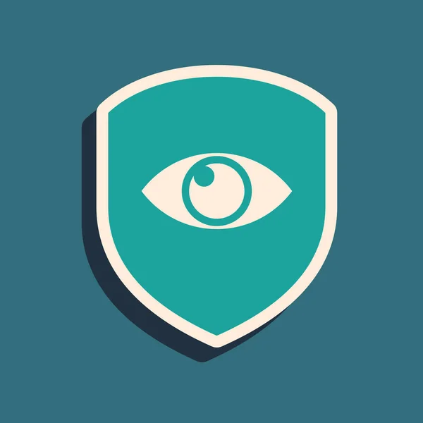Зелений щит і ікона ока ізольовані на синьому фоні. Безпека, безпека, захист, концепція конфіденційності. Стилі довгих тіней. Векторна ілюстрація — стоковий вектор