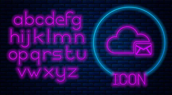 Gloeiende neon Cloud mail server pictogram geïsoleerd op bakstenen muur achtergrond. Cloud Server hosting voor e-mail. Online berichtenservice. Postbus teken. Neon licht alfabet. Vector illustratie — Stockvector