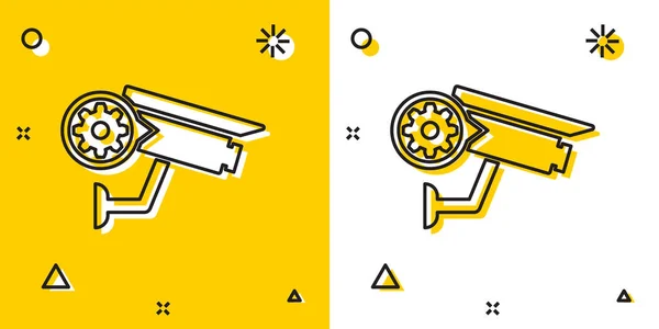 Icono de cámara y engranaje Black Security aislado sobre fondo amarillo y blanco. Ajustar la aplicación, concepto de servicio, opciones de configuración, mantenimiento, reparación, fijación. Formas dinámicas aleatorias. Ilustración vectorial — Archivo Imágenes Vectoriales