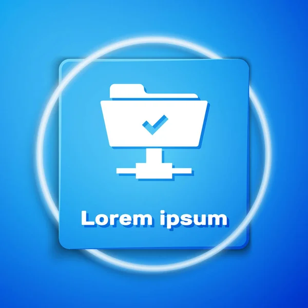 Біла операція FTP успішна ікона ізольована на синьому фоні. Оновлення програмного забезпечення, протокол передачі, управління роботою інструменту, процес копіювання. Синя квадратна кнопка. Векторна ілюстрація — стоковий вектор