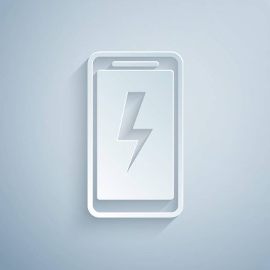 Kağıt kesilmiş Smartphone şarj pil simgesi gri arka planda izole. Pil şarjı düşük olan telefon. Kağıt sanat tarzı. Vektör İllüstrasyonu