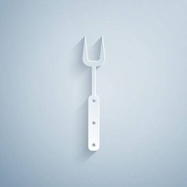 Kağıt kesiği barbekü çatalı simgesi gri arkaplanda izole edildi. Mangal çatalı tabelası. Barbekü ve ızgara aleti. Kağıt sanatı tarzı. Vektör İllüstrasyonu