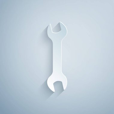 Kağıt kesme Anahtarı simgesi gri arka plan üzerinde izole. Spanner tamir aleti. Servis aracı simgesi. Kağıt sanat tarzı. Vektör İllüstrasyonu