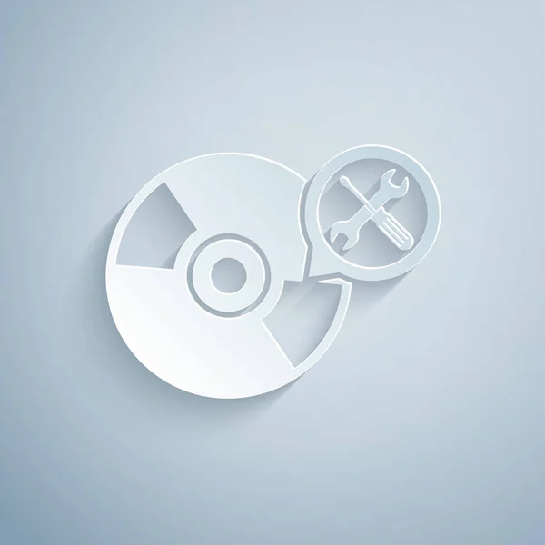 Χαρτί κοπής CD ή DVD δίσκο με κατσαβίδι και εικονίδιο κλειδί απομονώνονται σε γκρι φόντο. Ρύθμιση, εξυπηρέτηση, ρύθμιση, συντήρηση, επισκευή, επιδιόρθωση. Καλλιτεχνικό στυλ. Απεικόνιση διανυσματικών φορέων — Διανυσματικό Αρχείο