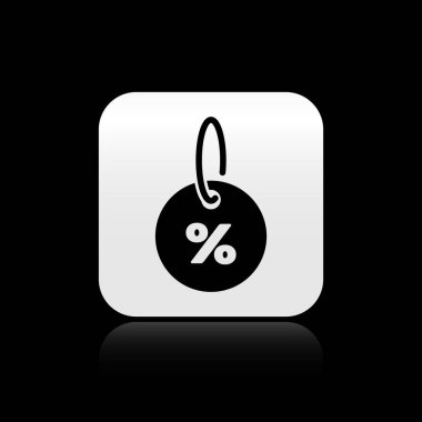 Siyah arka planda% Black Discount etiket simgesi izole edildi. Etiket alışverişi. Özel teklif işareti. İndirim kuponları sembolü. Gümüş kare düğme. Vektör İllüstrasyonu