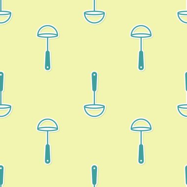 Yeşil Mutfak kepçe simgesi sarı arka plan üzerinde sorunsuz desen izole. Pişirme aleti. Çatal kaşık işareti. Vektör İllüstrasyonu