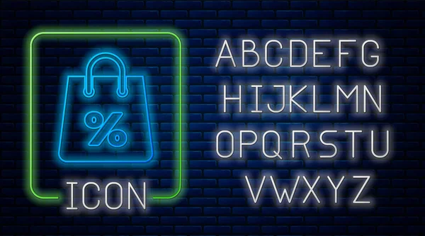 Saco de compras de néon brilhante com um ícone de desconto percentual de inscrição isolado no fundo da parede de tijolo. Sinal de bolsa. Ícone de saco de mulher. Sinal de mala feminina. Alfabeto claro de néon. Ilustração vetorial —  Vetores de Stock