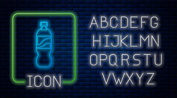 Leuchtende Neon Flasche Wasser Symbol isoliert auf Backsteinwand Hintergrund. Soda Aqua Drink Zeichen. Neonlicht-Alphabet. Vektorillustration — Stockvektor