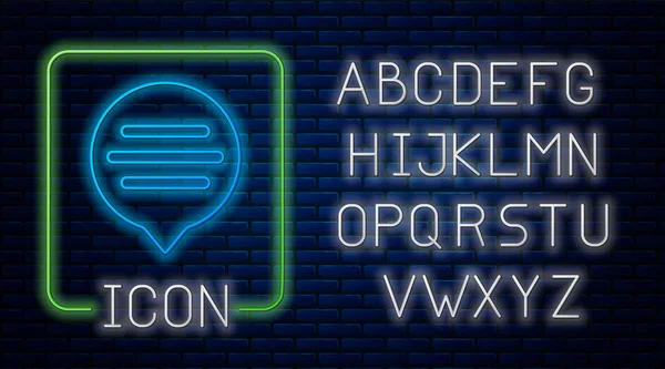 Brilhante neon Speech bolha chat ícone isolado no fundo da parede de tijolo. Ícone da mensagem. Comunicação ou comentário símbolo de chat. Alfabeto claro de néon. Ilustração vetorial — Vetor de Stock