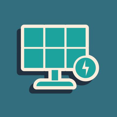 Yeşil Güneş enerjisi simgesi mavi arkaplanda izole edildi. Uzun gölge tarzı. Vektör İllüstrasyonu