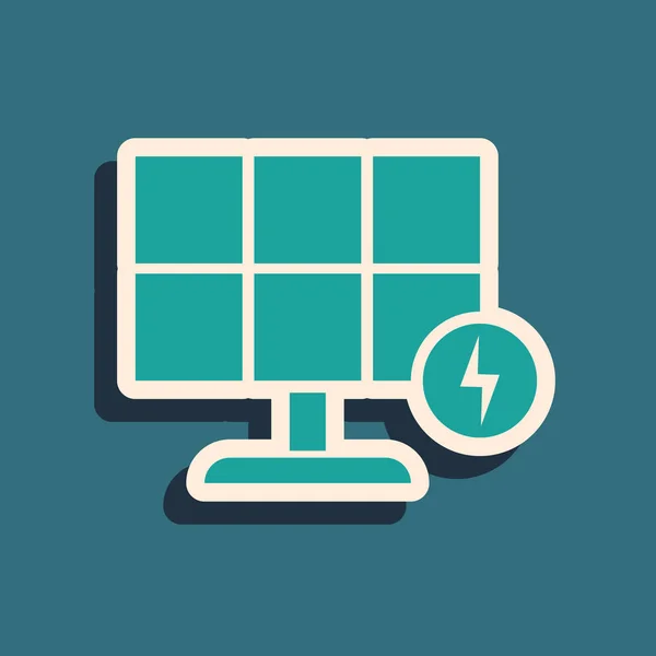 Grüne Solarmodul Symbol isoliert auf blauem Hintergrund. Lange Schatten. Vektorillustration — Stockvektor