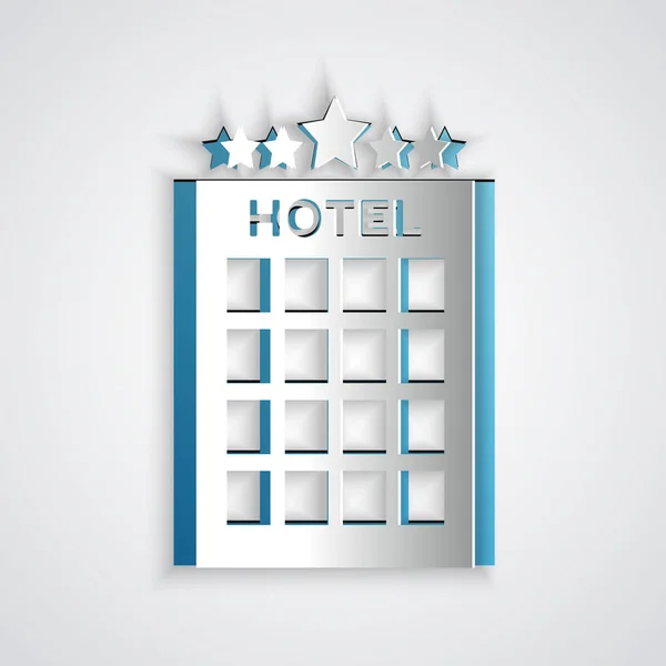 Papiergeschnittene Hotelbau-Ikone isoliert auf grauem Hintergrund. Papierkunst. Vektorillustration — Stockvektor