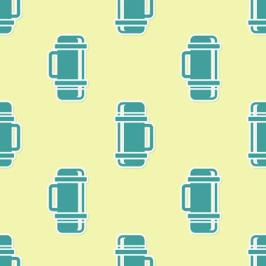 Yeşil Termos konteynır ikonu sarı arka planda izole edilmiş pürüzsüz desen. Termo matara ikonu. Kamp ve yürüyüş ekipmanları. Vektör İllüstrasyonu